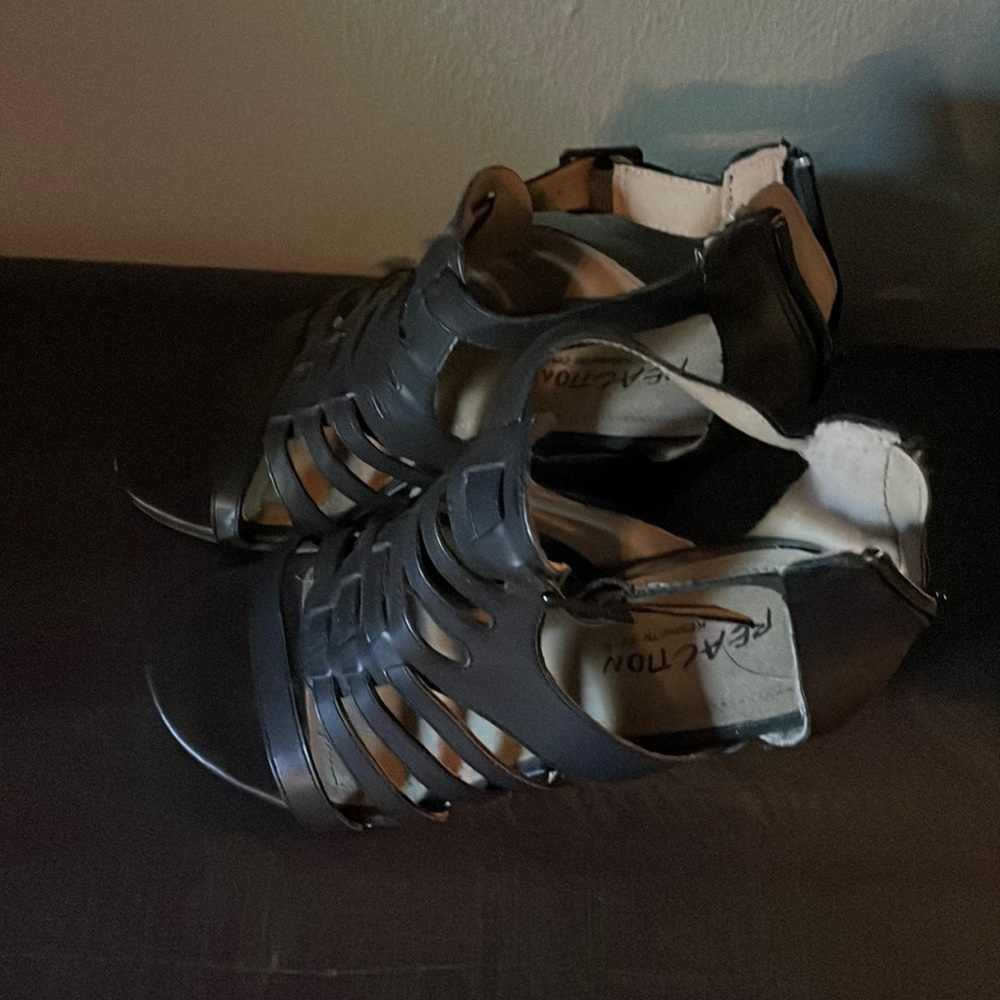 Reaction by Kenneth Cole black wedges in size 7